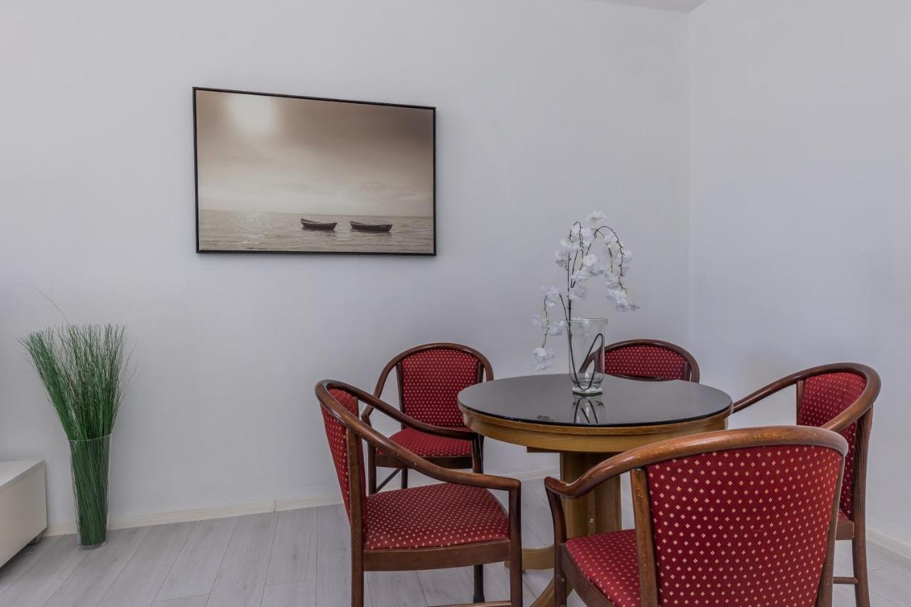 Seafront Apartments Karlo Kastela Ngoại thất bức ảnh