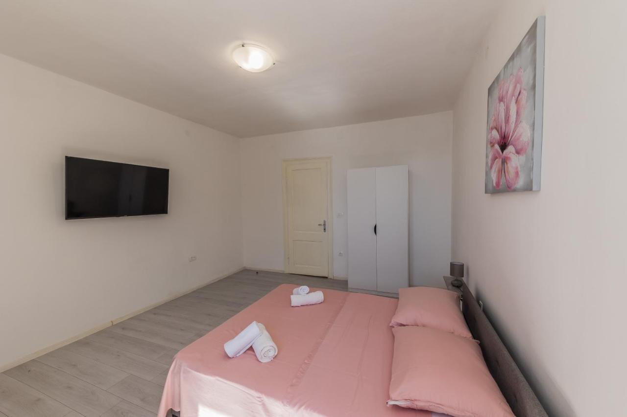 Seafront Apartments Karlo Kastela Ngoại thất bức ảnh