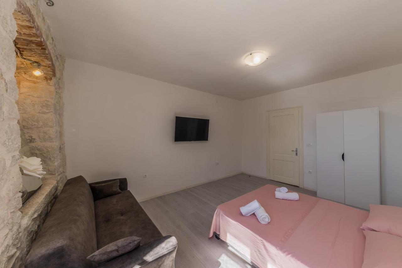 Seafront Apartments Karlo Kastela Ngoại thất bức ảnh