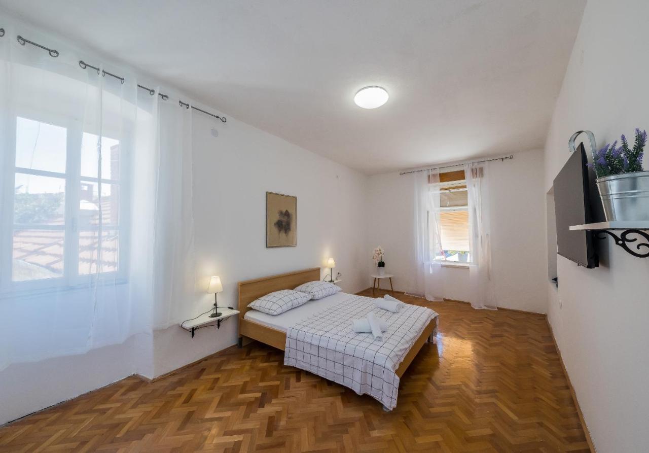 Seafront Apartments Karlo Kastela Ngoại thất bức ảnh