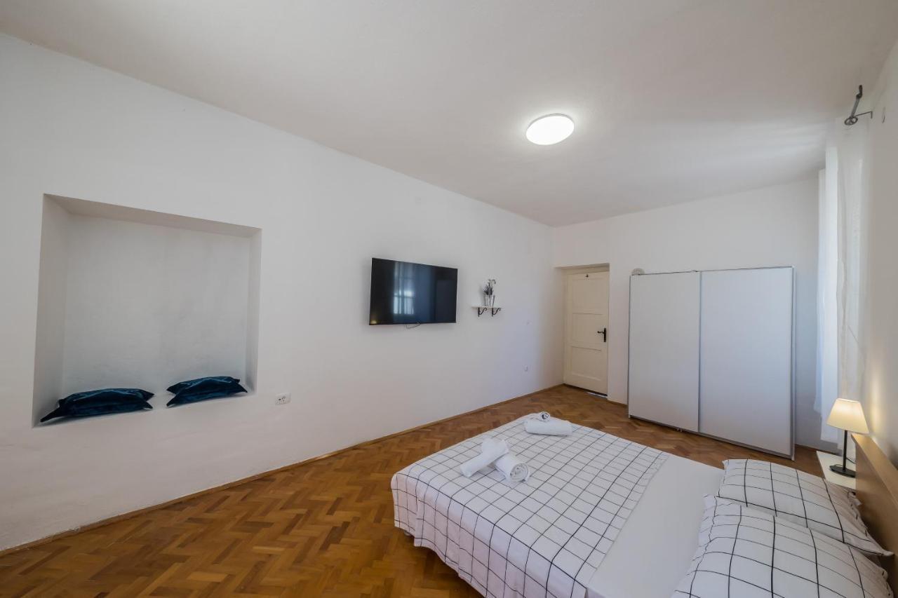Seafront Apartments Karlo Kastela Ngoại thất bức ảnh