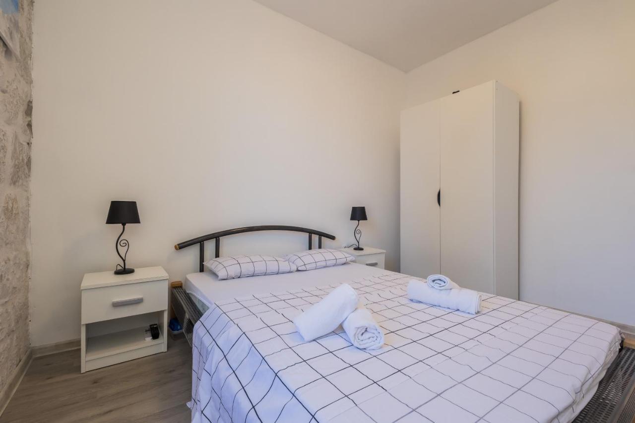 Seafront Apartments Karlo Kastela Ngoại thất bức ảnh