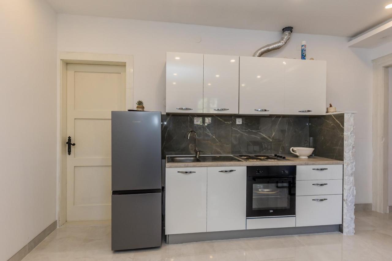 Seafront Apartments Karlo Kastela Ngoại thất bức ảnh